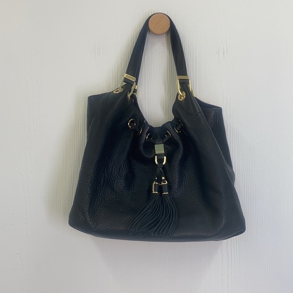 Michael Kors - Camden Black Pebbled Leather Shoulder Handbag With Snap Closure - Picture 13 of 16